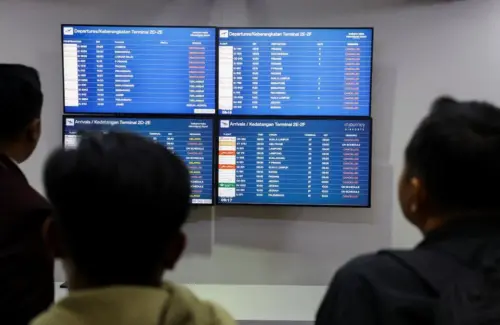 Abu Vulkanik Gunung Anak Krakatau Lumpuhkan 8 Bandara, 170 Ribu Penumpang Terkatung-katung