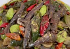 Tumis Ikan Asin Cabe Ijo: Hidangan Sederhana Penggugah Selera
