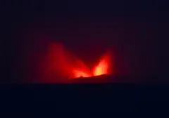 Dampak Erupsi Krakatau dan Data Ekonomi Global Guncang Pasar
