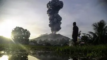 Tiga Gunung Api Aktif di Indonesia Erupsi Serentak Hari Ini
