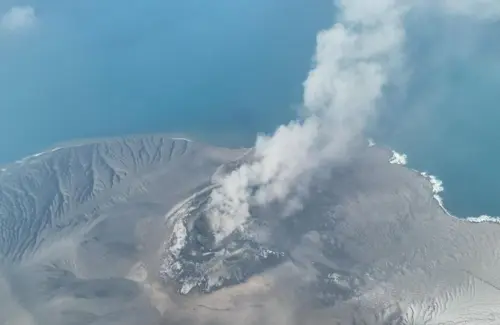 Bantuan Langsung Tunai dan Beras Disalurkan ke Warga Terdampak Letusan Krakatau