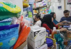 Ledakan Gunung Anak Krakatau Picu Lonjakan Permintaan Masker di Pasar Pramuka