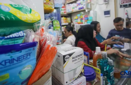 Ledakan Gunung Anak Krakatau Picu Lonjakan Permintaan Masker di Pasar Pramuka