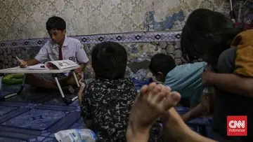 Abu Vulkanik Anak Krakatau Paksa Pelajar Jakarta-Bogor Belajar dari Rumah
