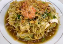 Resep Lontong Mie Khas Surabaya: Sajian Praktis untuk Keluarga