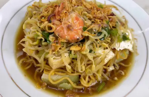 Resep Lontong Mie Khas Surabaya: Sajian Praktis untuk Keluarga