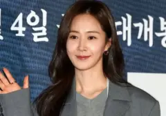 Yuri SNSD Ucapkan Selamat Tinggal pada SM Entertainment Setelah 24 Tahun Berkarya