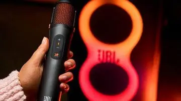 JBL Hadirkan Mikrofon Karaoke AI, Ubah Speaker Biasa Jadi Arena Duet Digital
