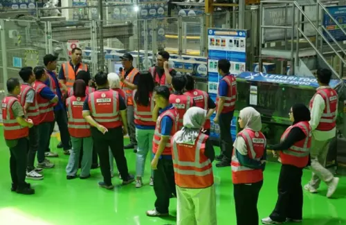 Aqua Undang Mitra Ritel Tinjau Langsung Fasilitas Produksi untuk Perkuat Transparansi