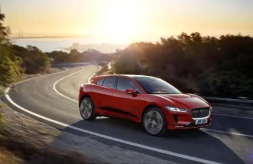 PHK Massal Jaguar Land Rover: Ancaman Otomotif China dan Perubahan Industri