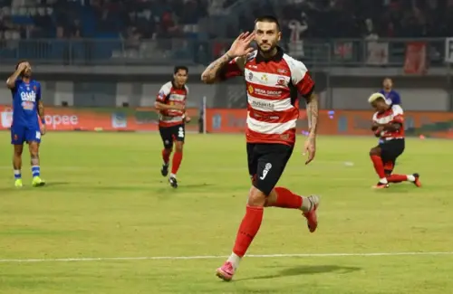Debut Gemilang Dimitar Mitkov: Dua Gol Warnai Kemenangan Madura United atas Persijap