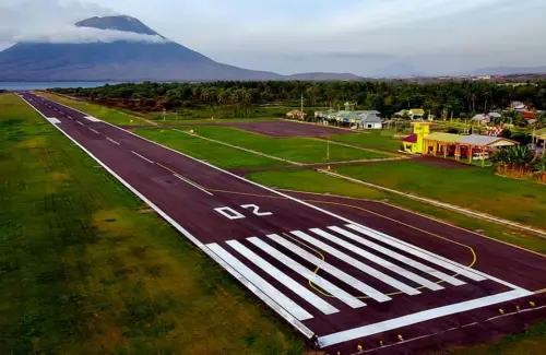 Abu Vulkanik Lewotolok Lumpuhkan Bandara Wunopito Selama Dua Hari