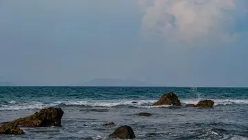 Delapan Kali Erupsi Anak Krakatau Saat Penerbangan Kembali Dibuka