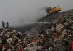 Api di TPA Galuga Bogor Berhasil Dipadamkan, Asap Masih Menyelimuti