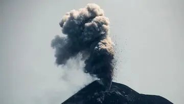 Krakatau 1883: Bencana Global Pertama yang Menggemparkan Dunia Lewat Pemberitaan Media