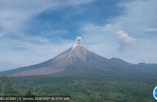 Belasan Gunung Api Aktif Indonesia Bererupsi di 2026, Mayoritas Berstatus Waspada
