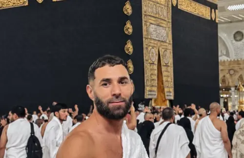 Karim Benzema Tunaikan Ibadah Umrah di Tanah Suci