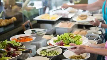 Etika Membawa Pulang Sisa Sarapan Buffet Hotel: Kebiasaan yang Perlu Ditinjau Ulang