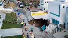 Lubang Amblas Muncul di Depan Rumah Mewah Malibu, Diduga Milik Nicolas Cage