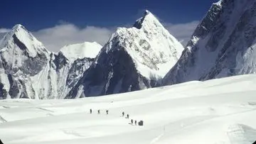 Miliaran Liter Air Kencing Ancaman Baru Bagi Gletser Everest