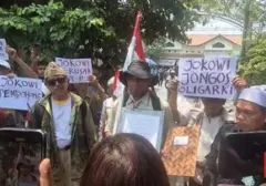 Protes Pernyataan Budi Arie, Puluhan Warga Solo Sambangi Rumah Jokowi