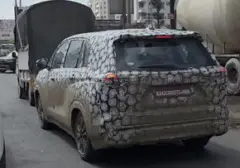 Toyota Innova Zenix Facelift Terpantau Uji Jalan di India
