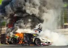 Aksi Heroik Pembalap Selamatkan Rival yang Terjebak di Mobil Terbakar di China GT