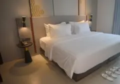 Mengapa Kamar Hotel Tanpa Jam Dinding: Strategi Bisnis dan Kenyamanan Tamu