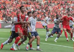Persija Raih Kemenangan Dramatis 2-1 atas Persib Berkat Gol Ivan Mamut
