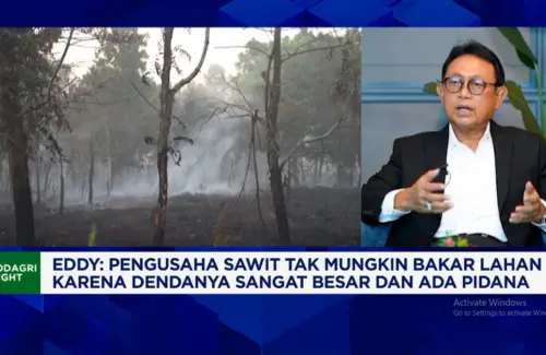 Petani Sawit Turun Tangan Padamkan Api di Lahan Gambut Kalimantan Tengah