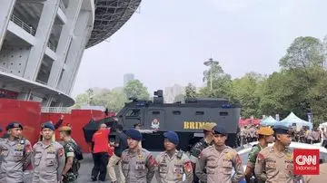 Persib Bandung Tiba di GBK dengan Pengamanan Ketat Kendaraan Taktis