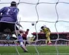 Schade Selamatkan Brentford dari Kekalahan di Kandang Bournemouth